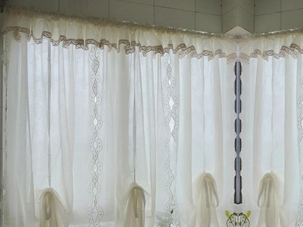  海口布斯窗帘店上门安装曲线造型与矮而宽的窗户窗帘经验(图4)